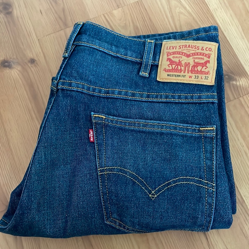 Levi Jeans 33 x 32